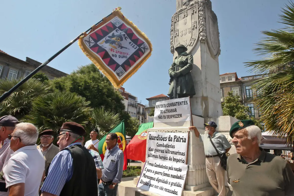 Antigos combatentes vão voltar a concentrar-se na Praça de Carlos Alberto, no Porto.