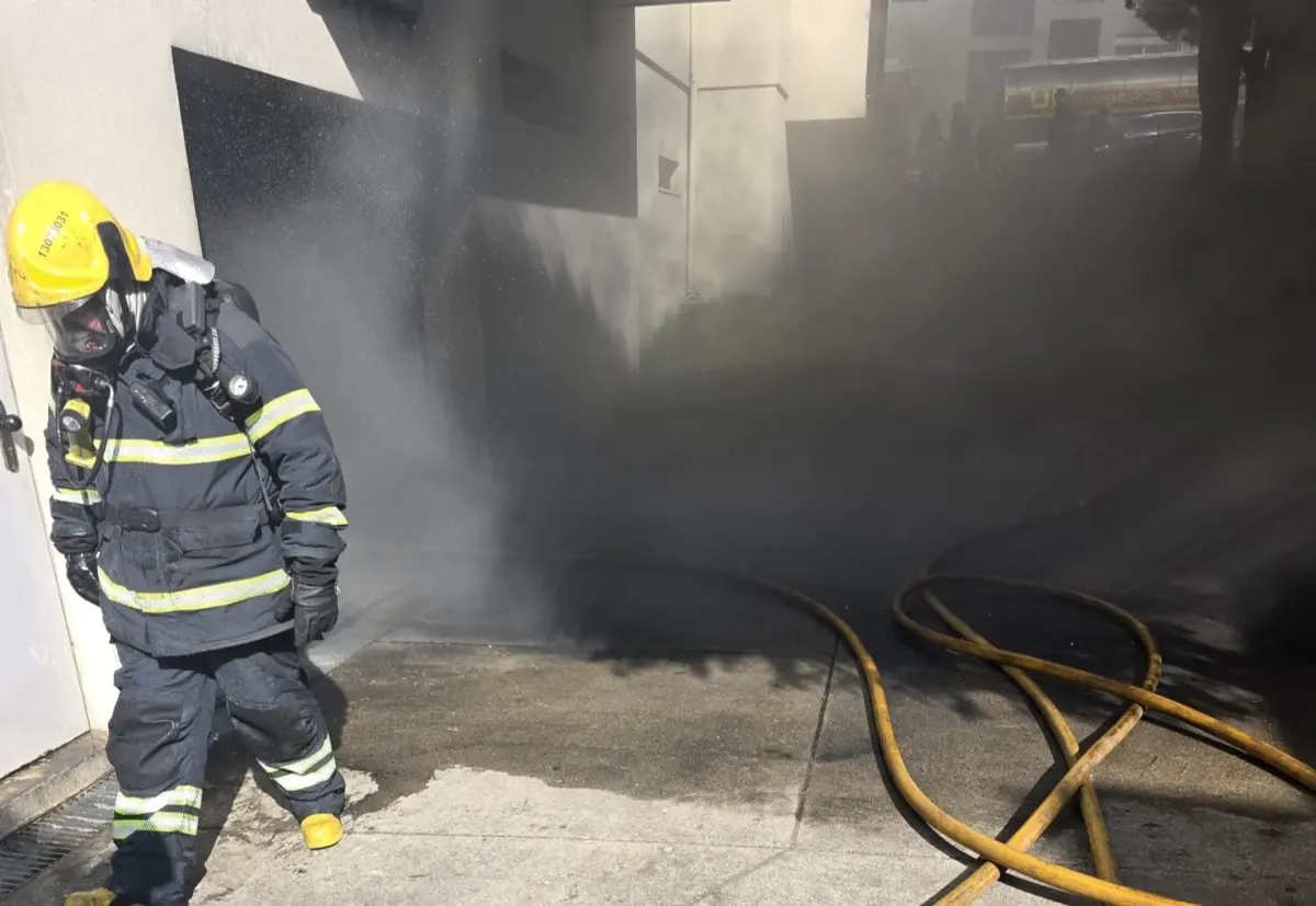 Incêndio obrigou a evacuar o empreendimento devido ao fumo