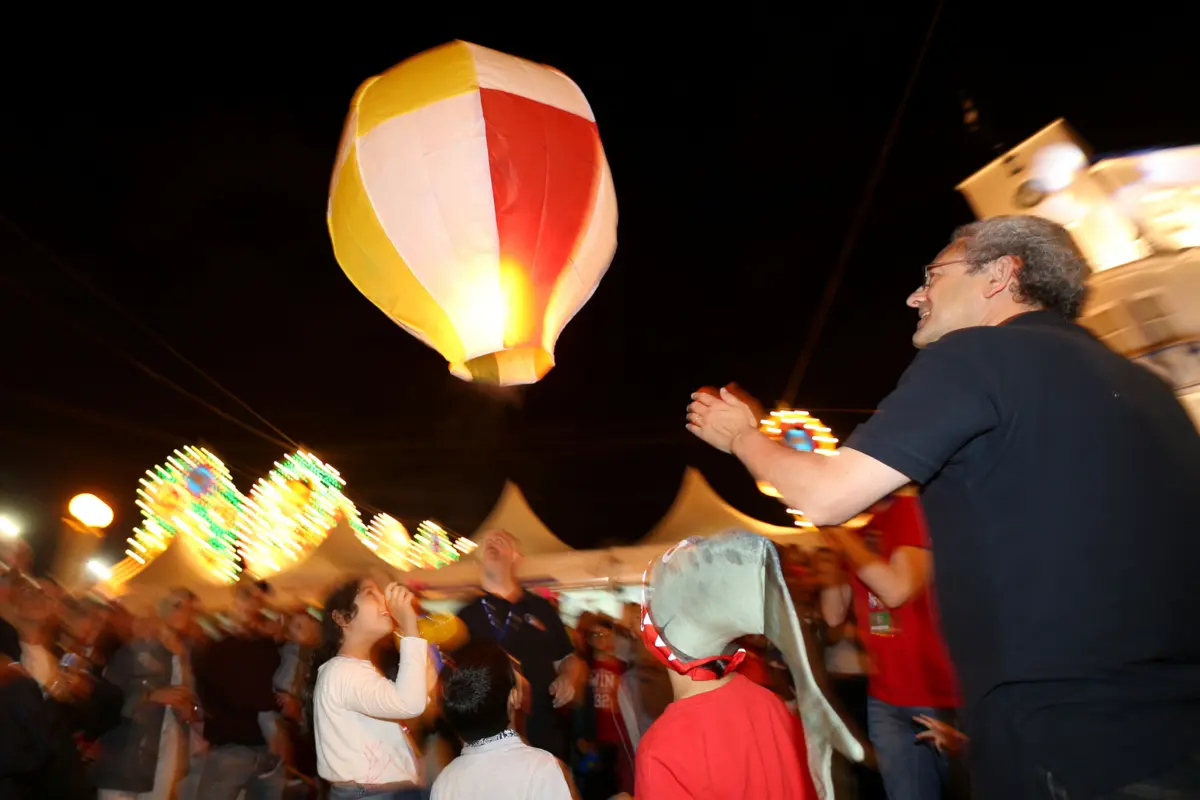 Imagem de contexto do artigo São João, São João, dá cá um balão para o JN mostrar