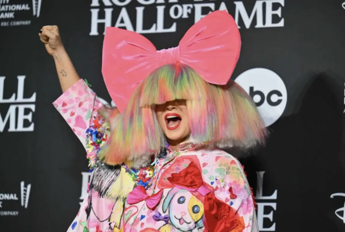 Cantora australiana quer guarda total da filha de 11 meses