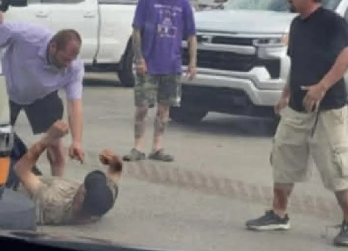 Suspeito foi travado e desarmado por populares