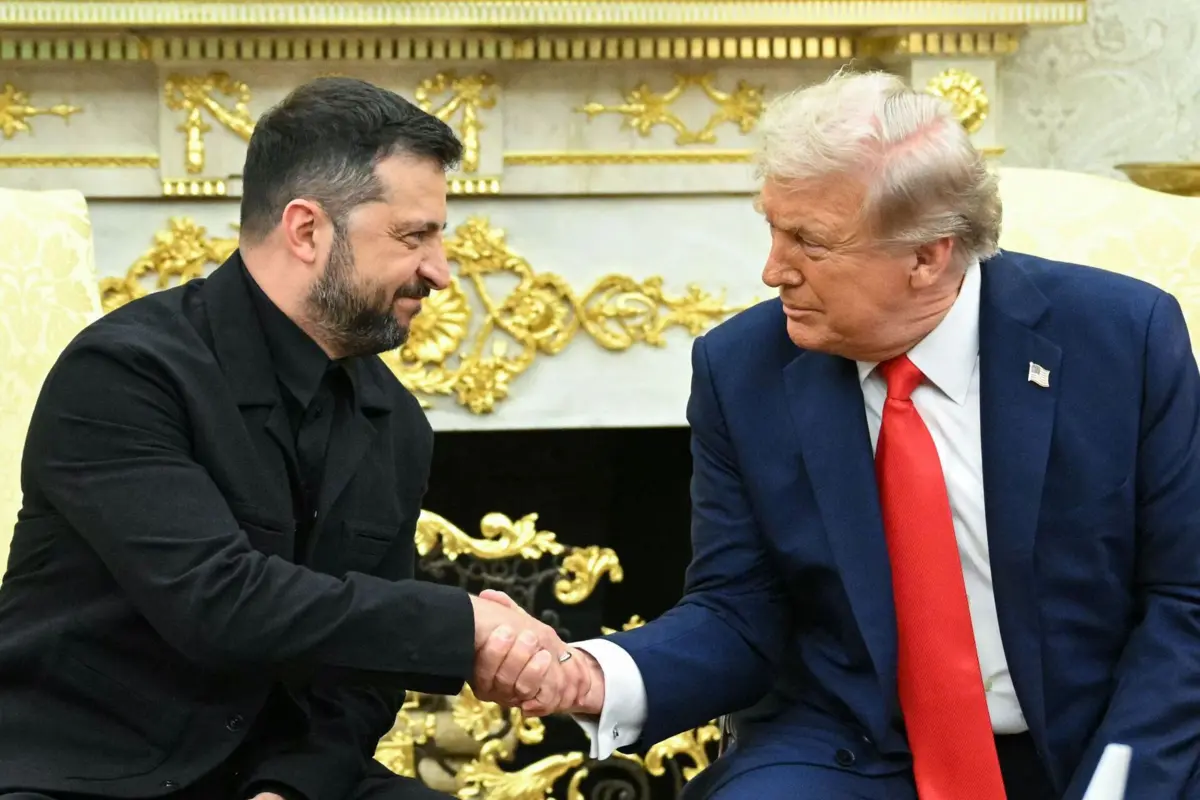 O presidente ucraniano Volodymyr Zelensky com o seu homólogo norte-americano Donald Trump