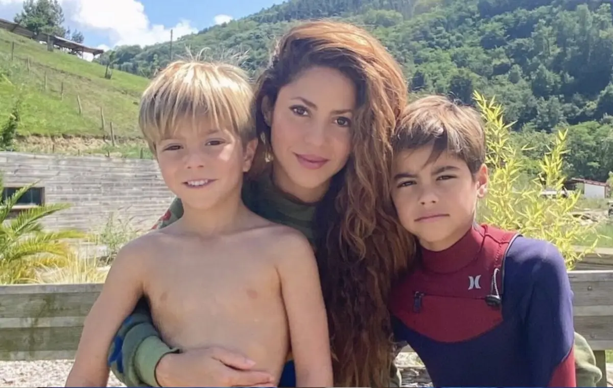 Shakira apoia talento de Sasha e Milan