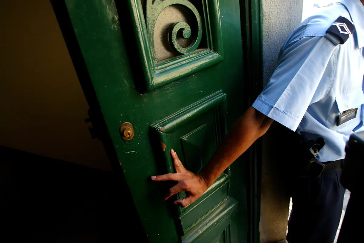 Imagem de contexto do artigo Vá de férias mas antes peça que lhe vigiem a casa