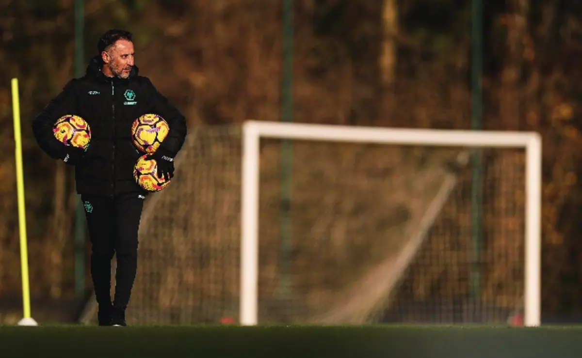 Vítor Pereira entrou com o pé direito na Premier League