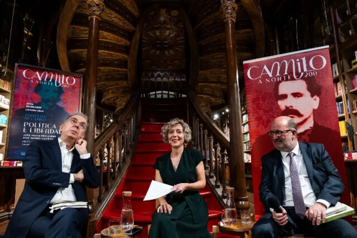 Livraria Lello: José Manuel de Oliveira, historiador, e João Pedro Matos Fernandes, ex-ministro do Ambiente, conduzidos por Minês Castanheira.