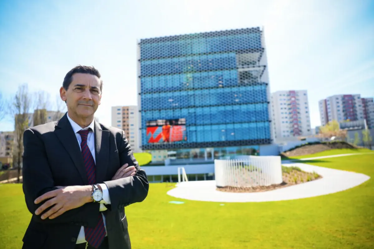 José Mendes é professor catedrático