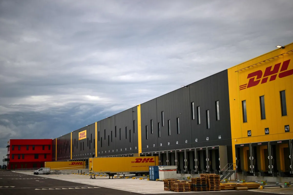 DHL limita envio de encomendas para os EUA devido às tarifas