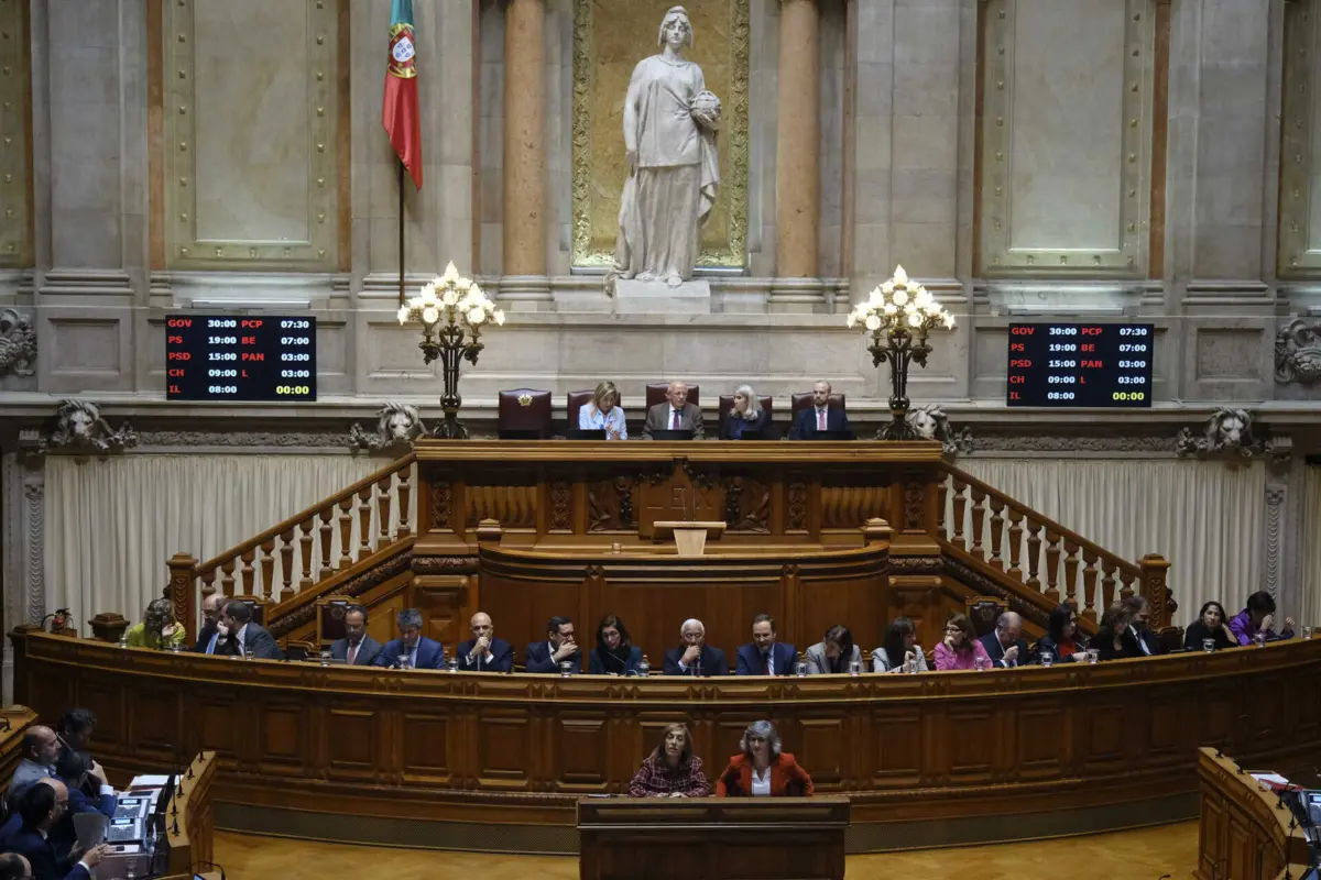 Deputados vão receber certidão de tomada de posse