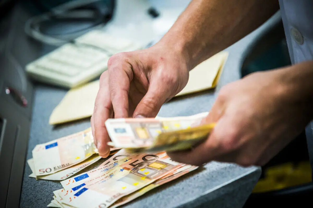 intermediário não concede o crédito, mas consegue as melhores condições