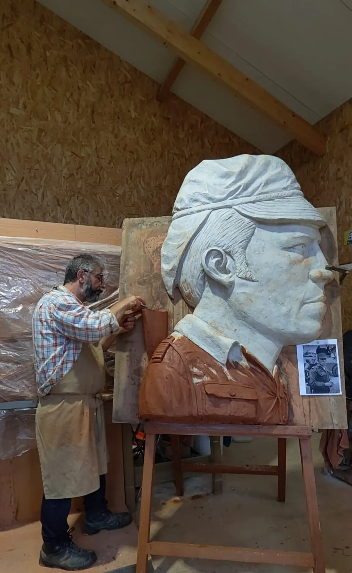 Carlos Oliveira trabalha na obra