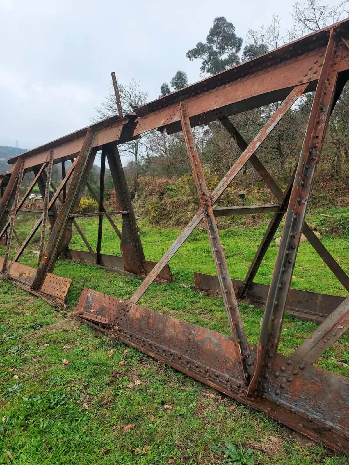 Freguesias de Caminha querem resgatar ponte Eiffel abandonada na Póvoa de Lanhoso