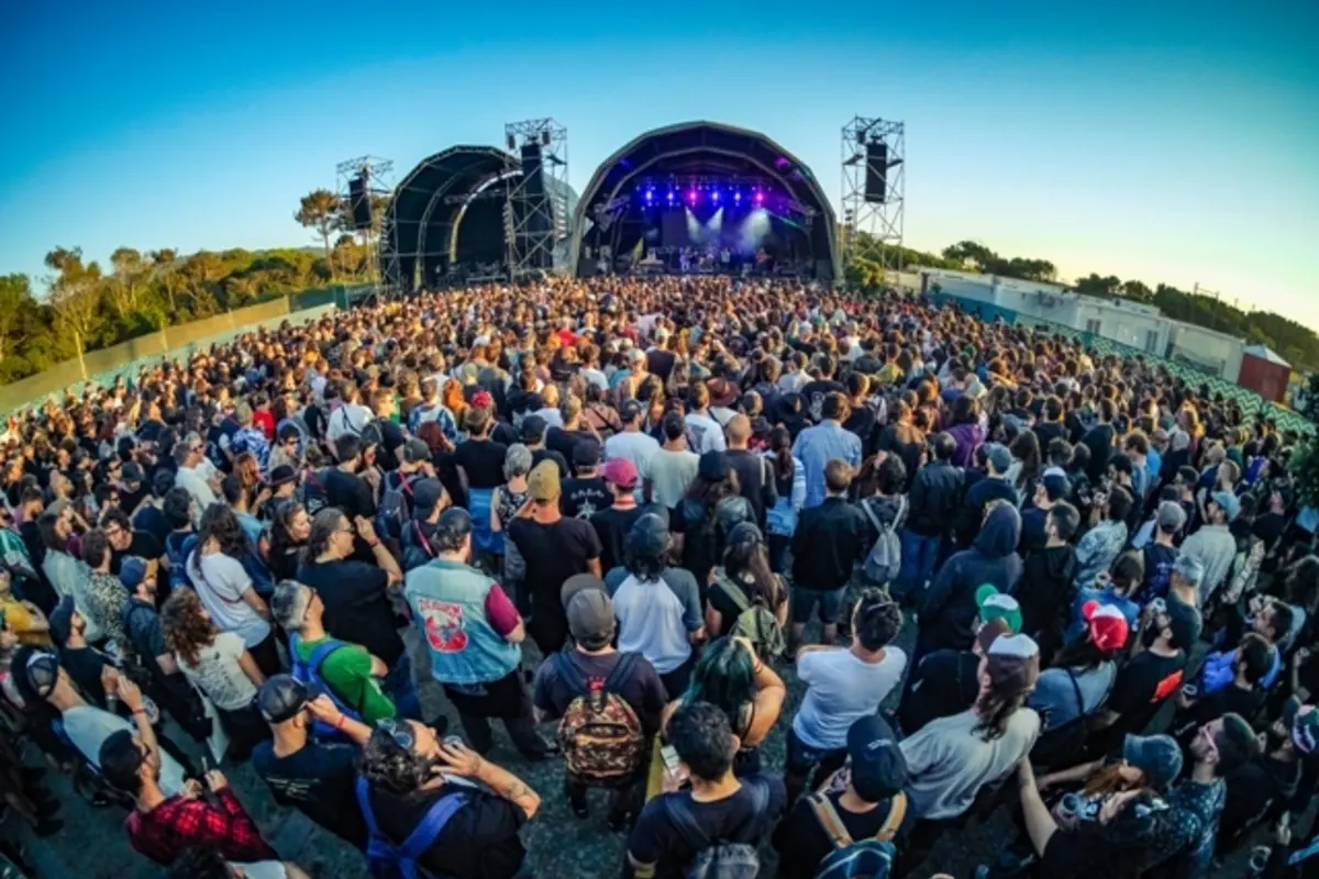 Recinto do Sonic Blast Fest, com três palcos, fica situado na Praia da Duna do Caldeirão, em Vila Praia de Âncora