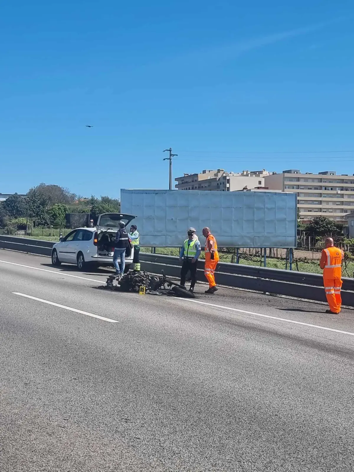 Imagem de contexto do artigo Um ferido grave em colisão entre carro e mota na A3