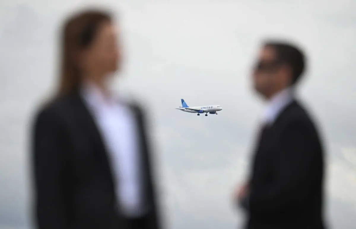 Detetadas irregularidades num "flap" de uma das asas da aeronave