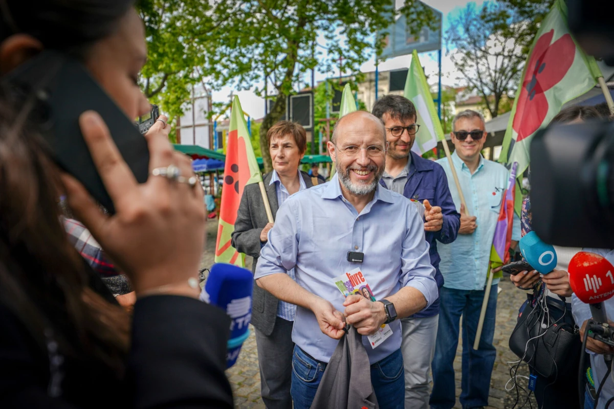 Imagem de contexto do artigo AD volta à casa de partida. IL, PS e Chega são os que mais descem. BE e Livre os que mais sobem