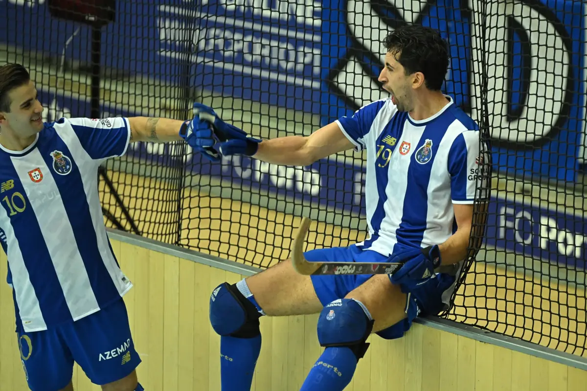 Carlo Di Benedetto festeja um dos quatro golos que marcou