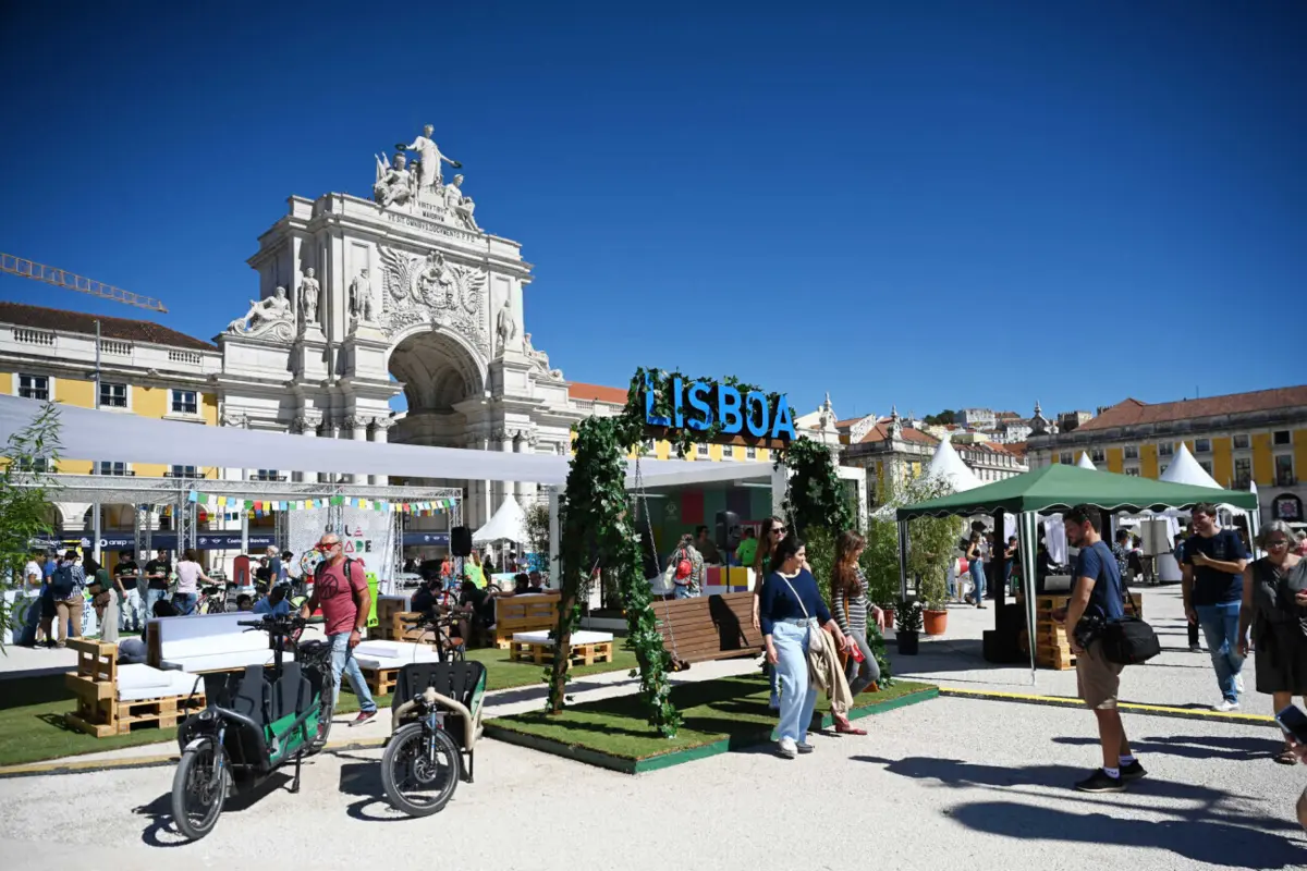 Imagem de contexto do artigo Uma amostra da mobilidade do futuro circulou pela Praça do Comércio