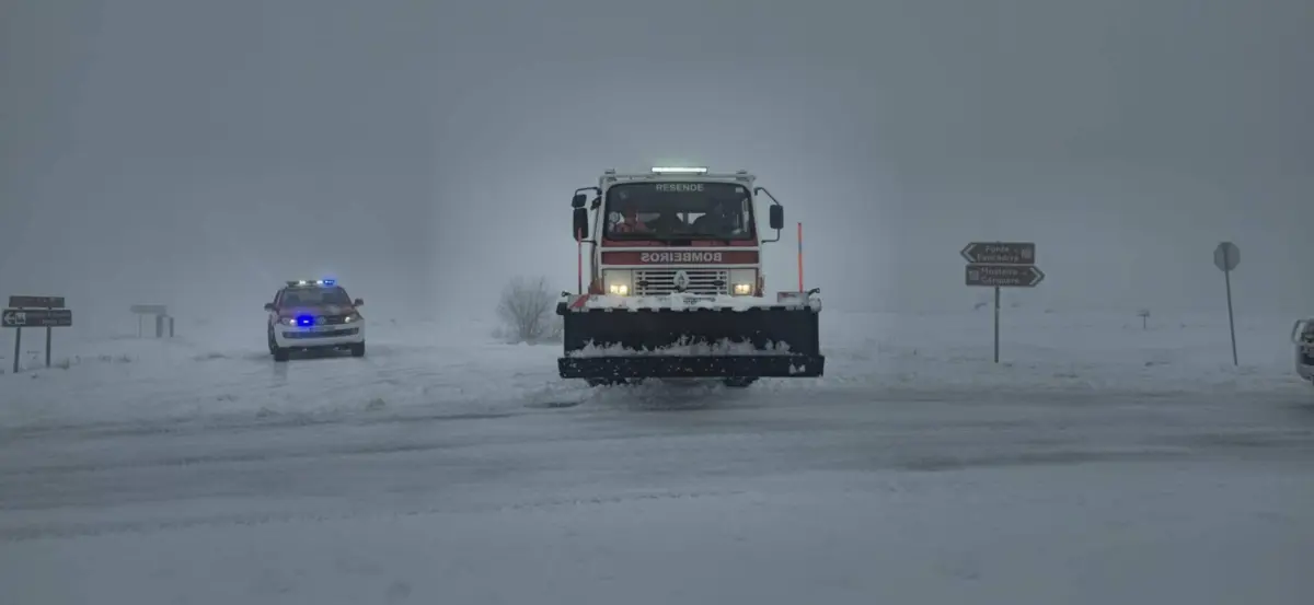 Imagem de contexto do artigo Nevão mantém IP4 e EN15 encerrados na serra do Marão