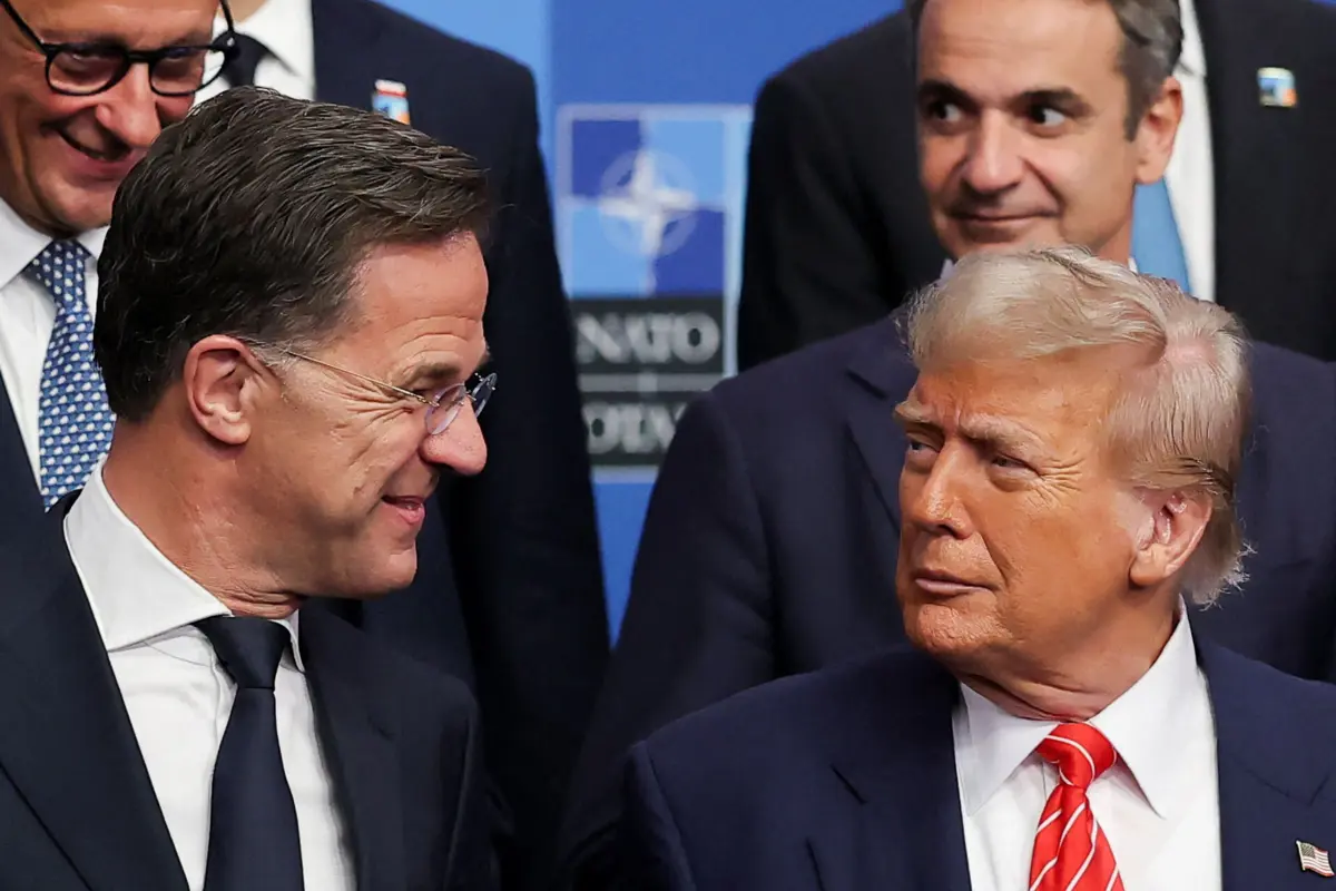 O secretário-geral da NATO Mark Rutte com o presidente dos Estados Unidos Donald Trump