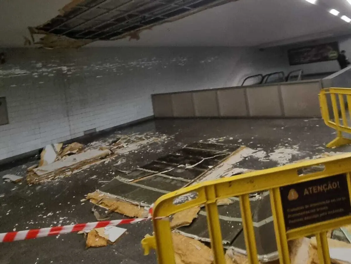 Imagem de contexto do artigo Mau tempo provocou queda de parte do teto na estação do Heroísmo