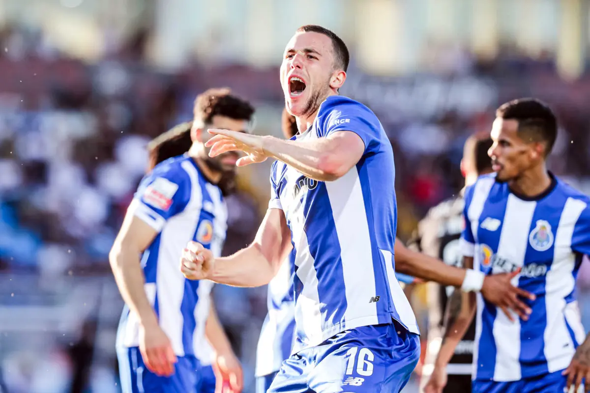 Nico González festeja o golo da vitória