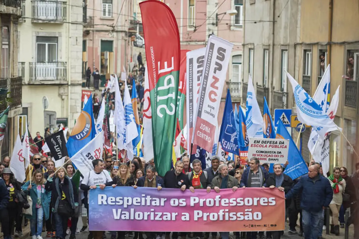 Professores mantêm reivindicações