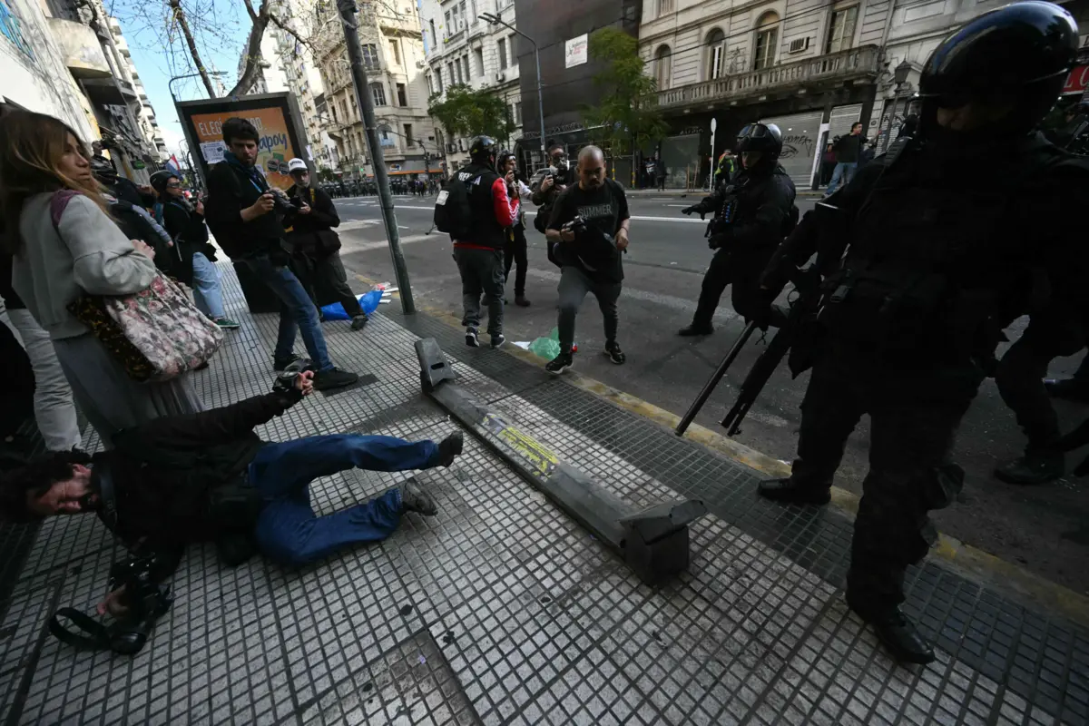 Protestos junto ao Parlamento