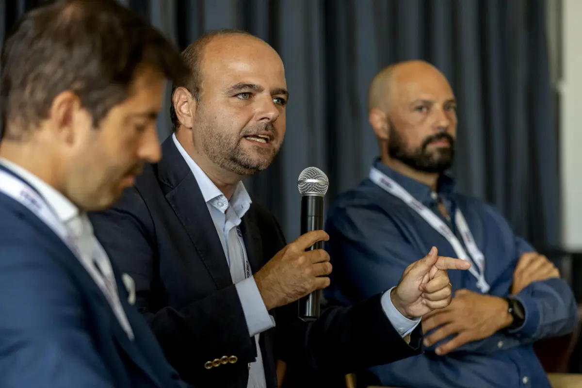 Saída de Fernando Cardoso (à direita) da concelhia levou à desvinculação de quatro eleitos nas assembleias de freguesia