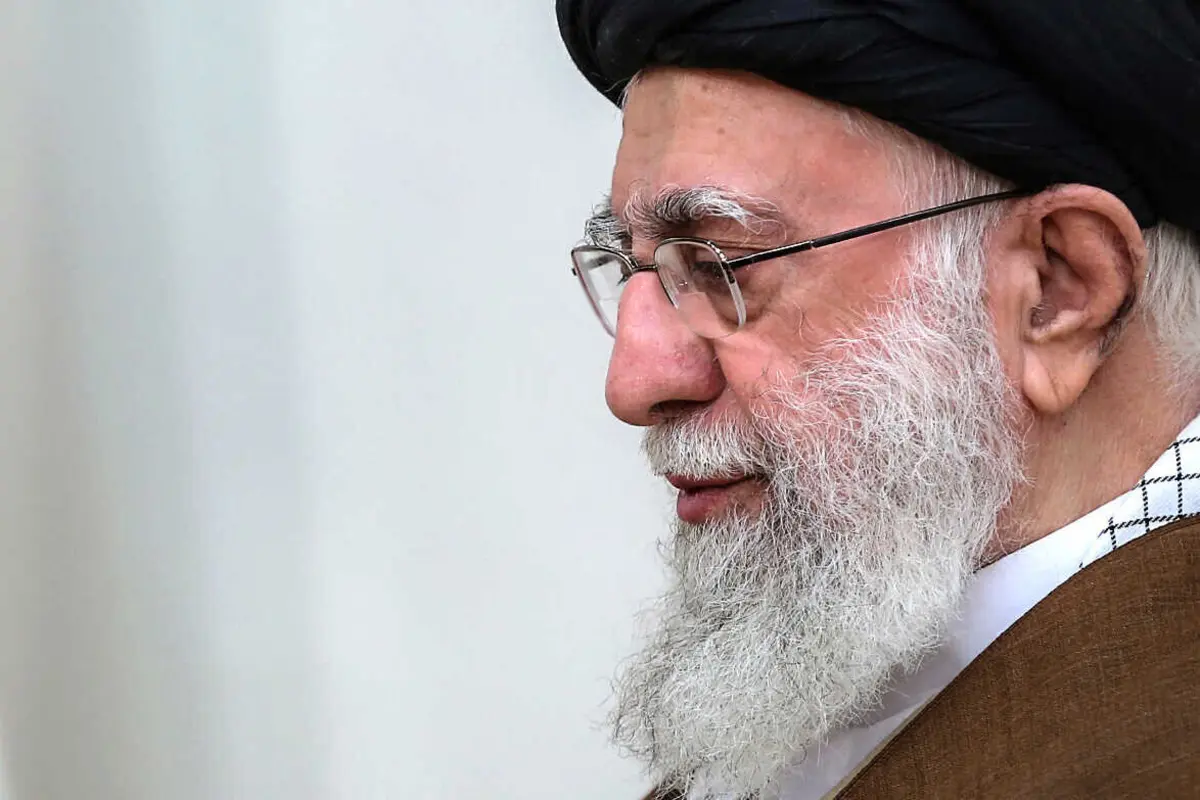 Imagem de contexto do artigo Meta remove contas do líder supremo do Irão no Facebook e Instagram