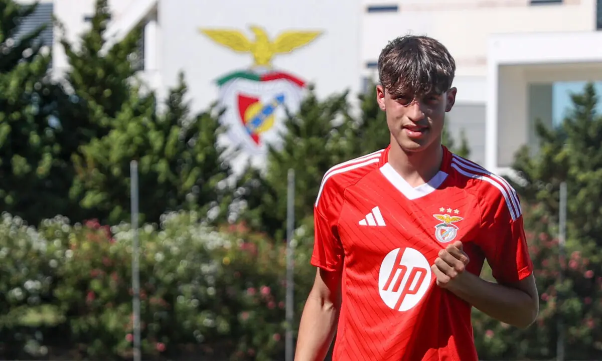 Gil Neves prossegue a carreira no Seixal