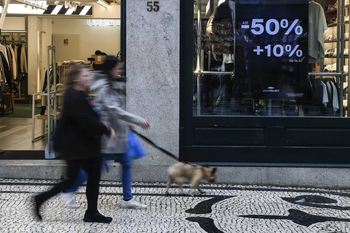 A Deco alerta para as reduções artificiais de preços e disponibilidade de stocks