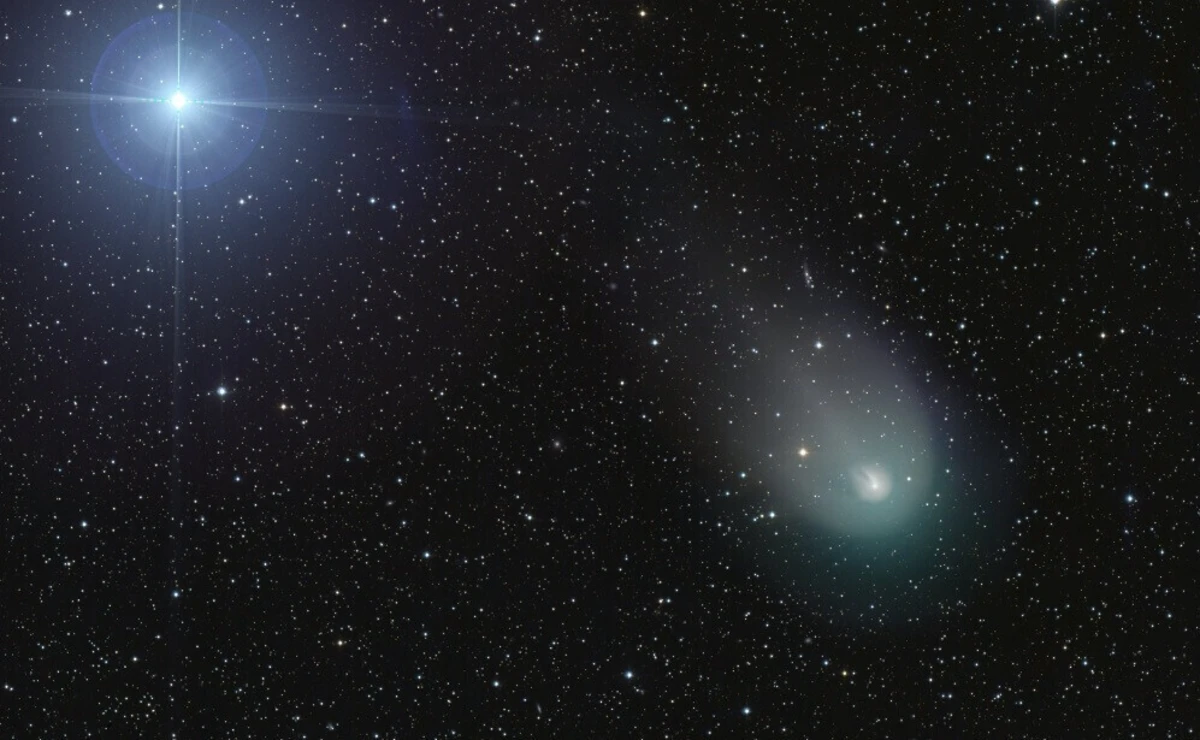 Fotografia telecópica do "Cometa do Diabo" captada a 4 de dezembro de 2023