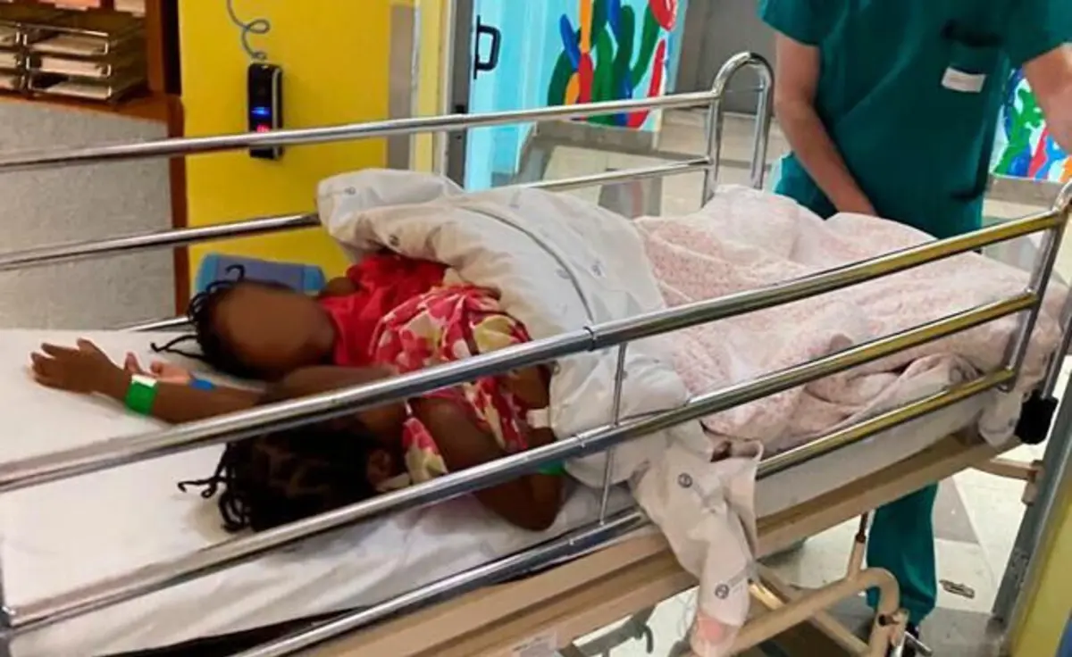 Imagem de contexto do artigo Gémeas siamesas esperam por casa para saírem do hospital