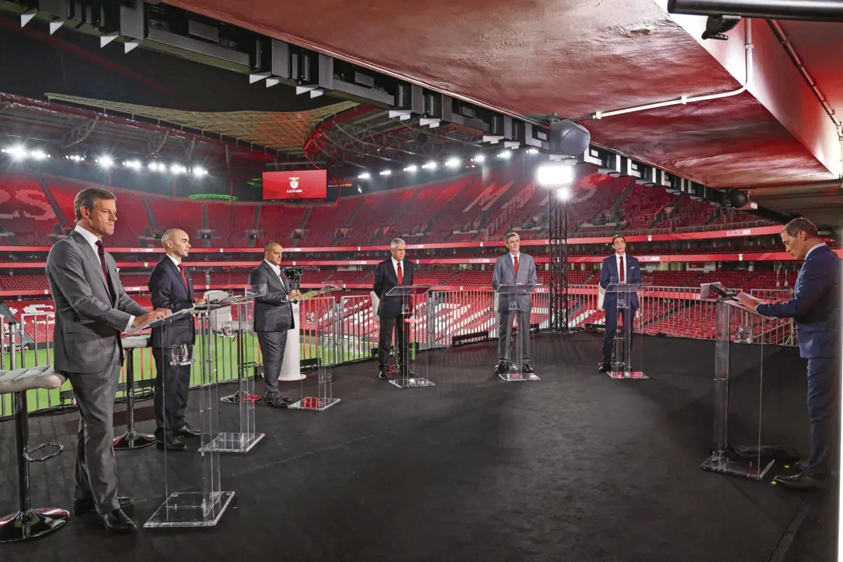 Seis candidatos vão hoje a votos