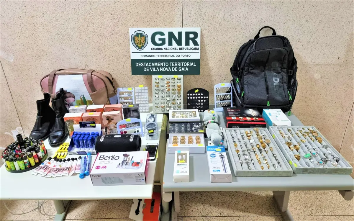 GNR recuperou artigos furtados e identificou três homens, em Gaia.