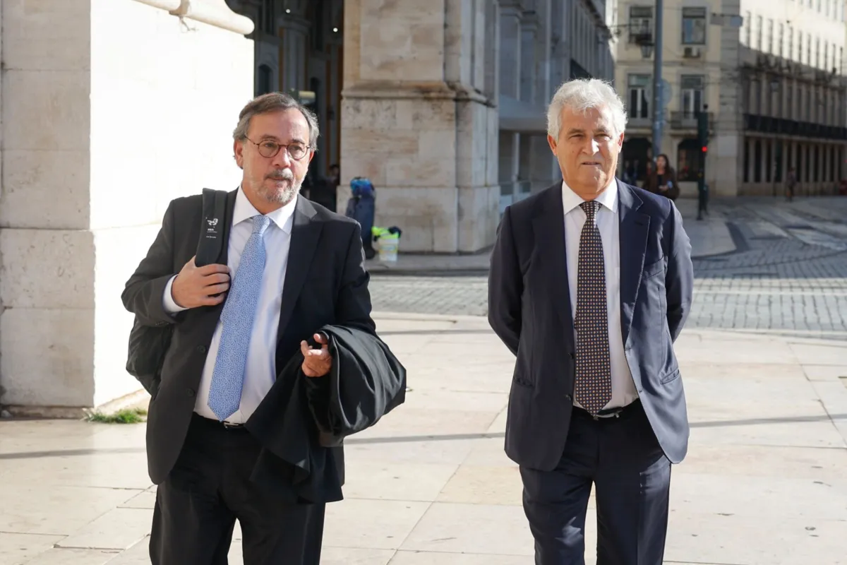 O antigo presidente da Relação, Luís Vaz das Neves (à direita)