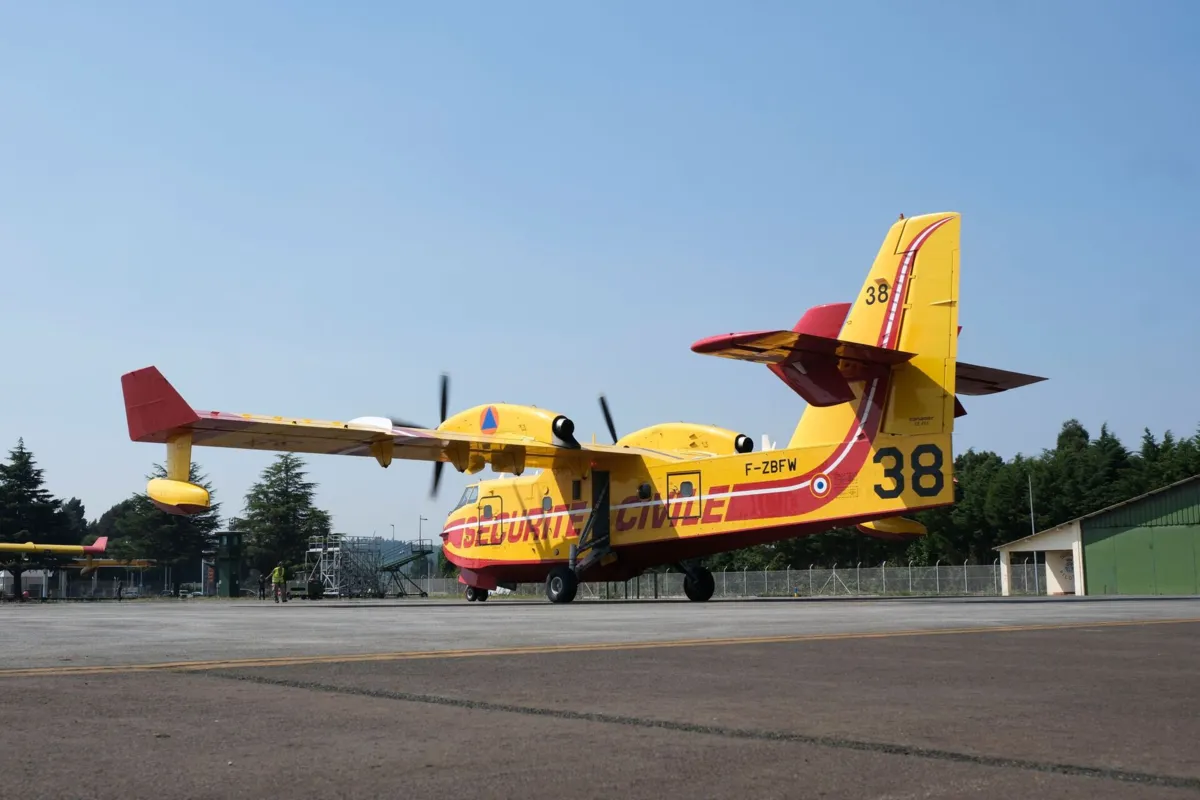 Portugal pediu hoje à União Europeia quatro aeronaves Canadair