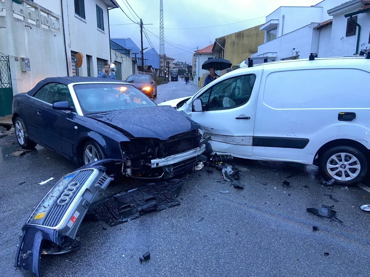 Os dois feridos foram transportadas para a ULSEDV - Feira