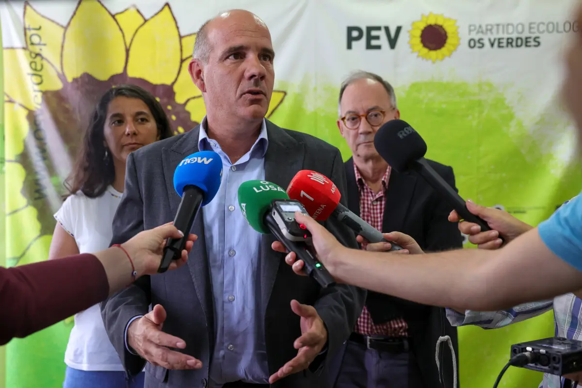 O secretário-geral do PCP defendeu ainda que é preciso “cumprir a Constituição no que diz respeito a criminalizar o discurso do ódio e discursos racistas e xenófobos”