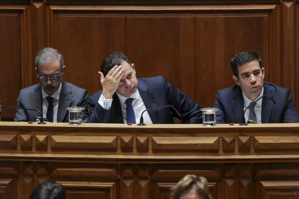 Montenegro pediu "lealdade" a PS e Chega, acusando-os de fazerem "arranjos oportunistas" para governar