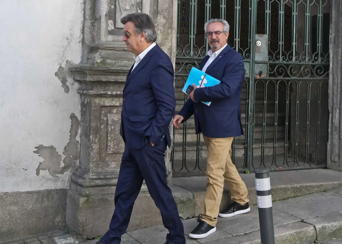 O vereador (à direita) com o seu advogado