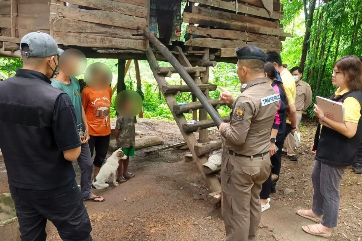 Imagem de contexto do artigo Menino criado entre cães e que só latia resgatado na Tailândia