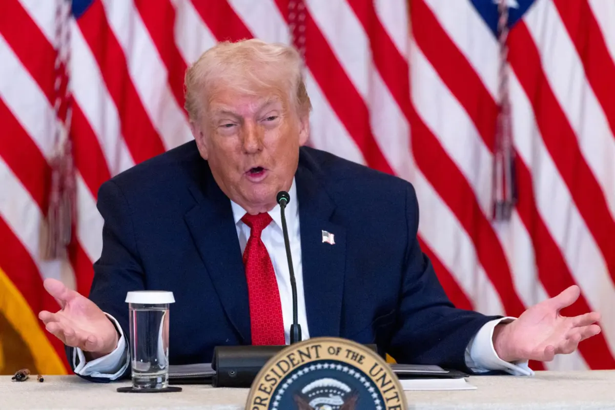 Donald Trump ameaçou com taxas aduaneiras quem não concordar com aquisição de território autónomo da Dinamarca pelos EUA.