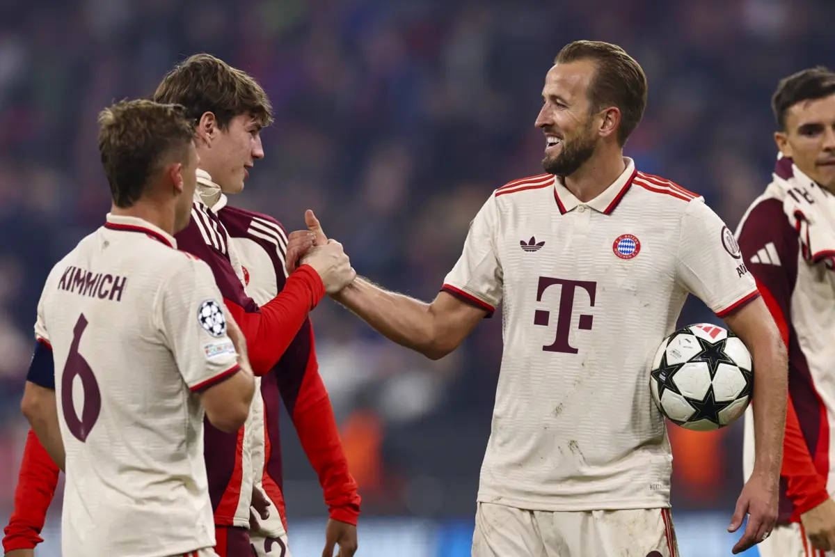 Dos nove golos do Bayern, quatro foram de Kane, que levou a bola para casa
