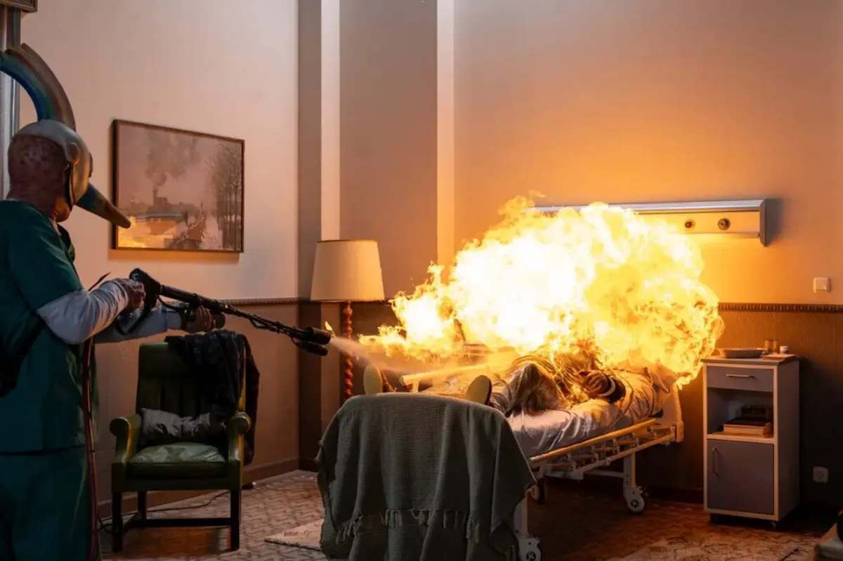 Curro, a mítica mascote da Expo Sevilha 92, é o mau da fita na nova série espanhola "1992"