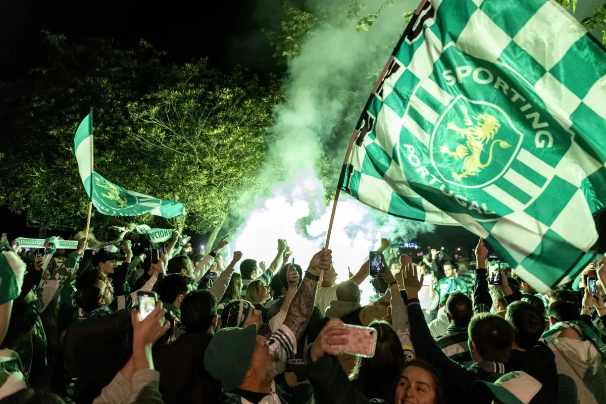 Derrota do Benfica em Famalicão deu título de campeão nacional ao Sporting