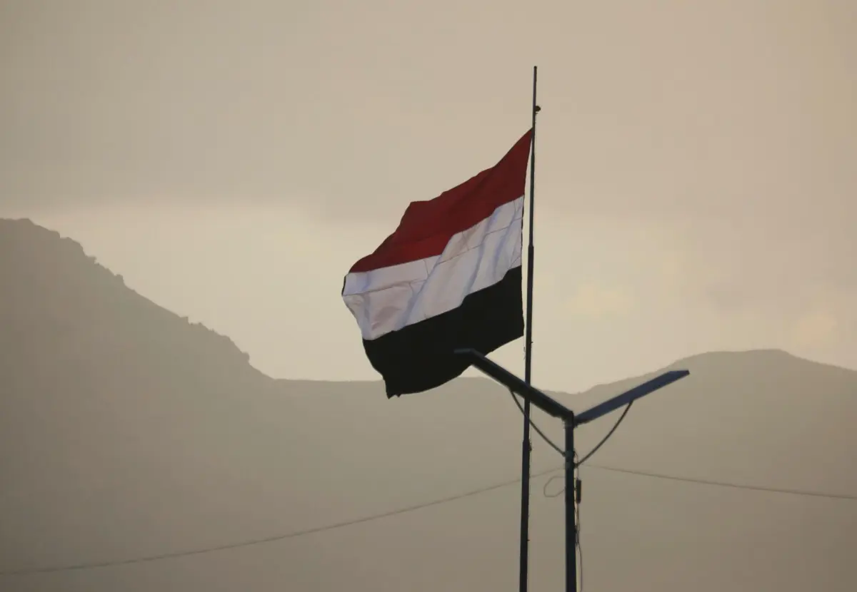 O Iémen tem vivido uma guerra civil desde que rebeldes xiitas Huthis, apoiados pelo Irão, tomaram em 2014 a capital do país