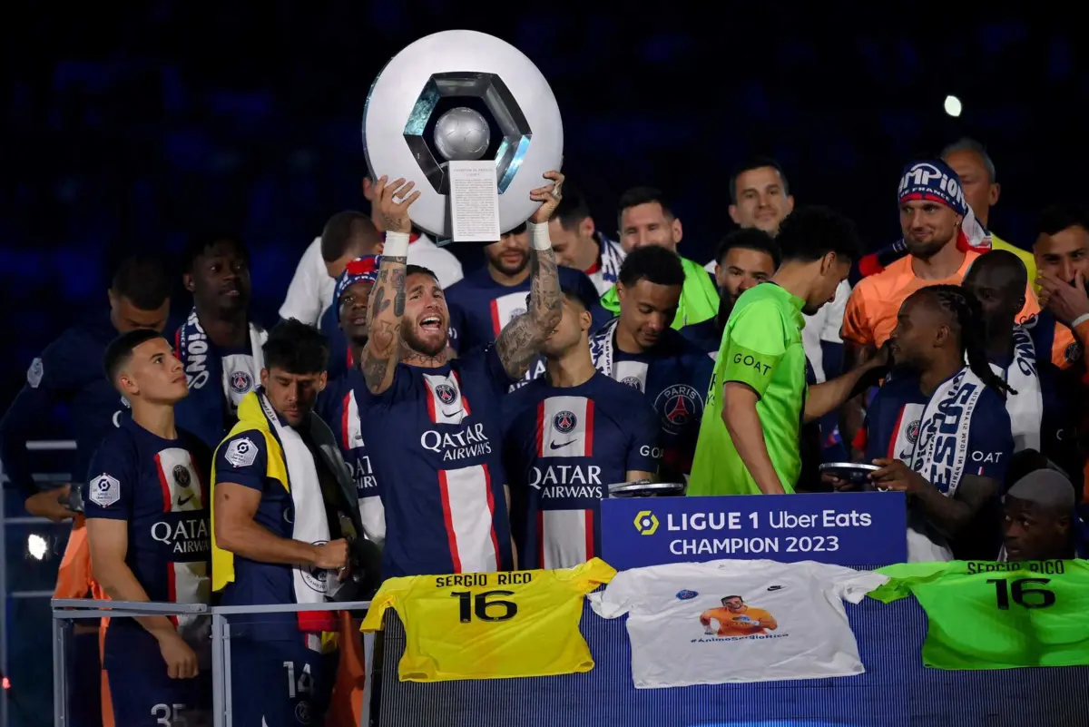 Paris Saint-Germain celebra a conquista do campeonato francês.