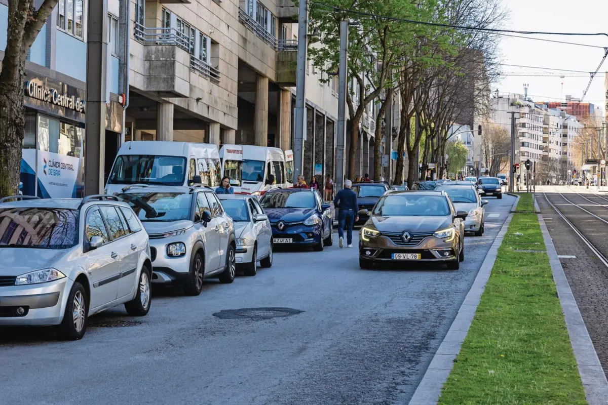 Loja assaltada situa-se na Avenida da República